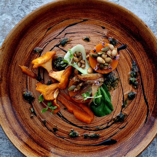Read more about the article Butternut Squash Gangnam, girolles, pesto, carrot, pak-choi, toasted seeds, balsamic, shallot, Zalotti blossoms